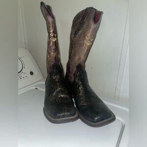 Womens size 9 Ferrini Western Cowboy Boots in Black and Purple w/Gold Stitching